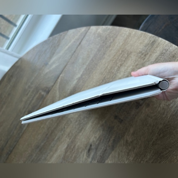 Apple Magic Keyboard A2480 - Picture 8 of 14